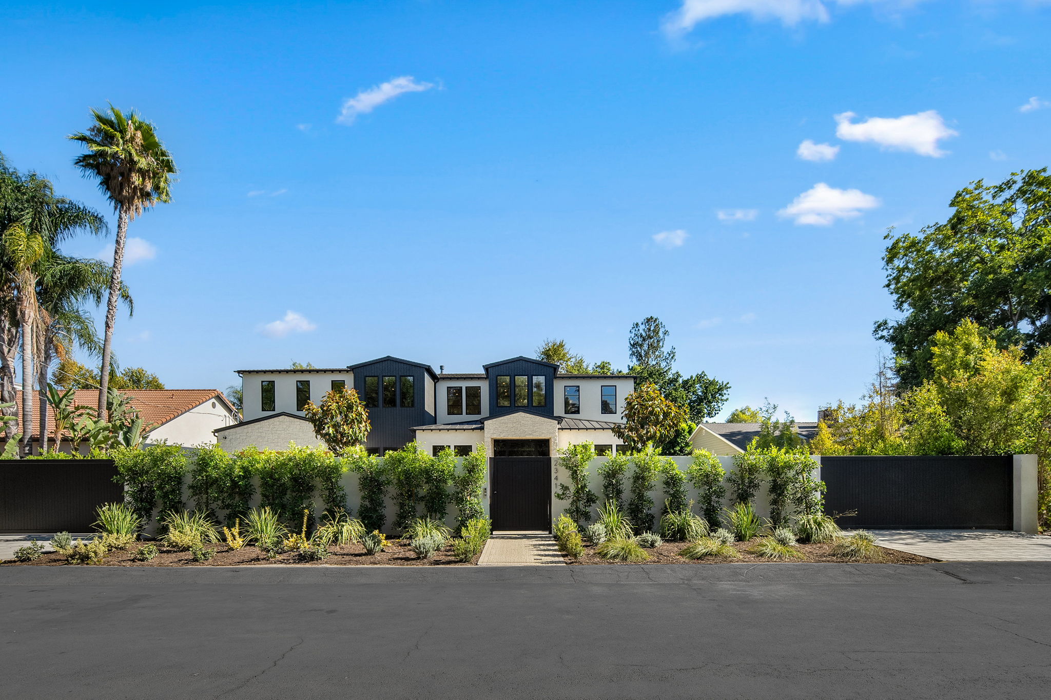 23416 Califa Street-20