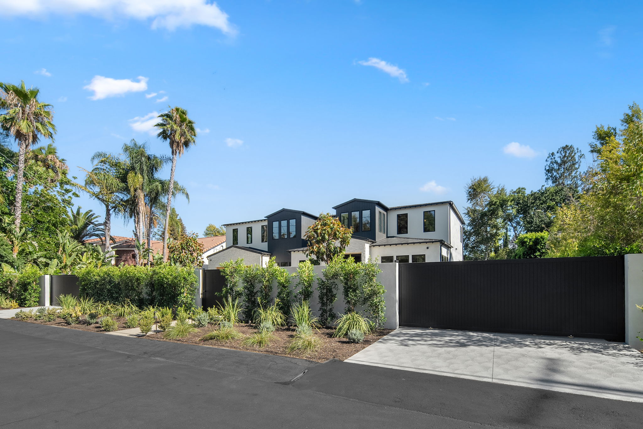 23416 Califa Street-21