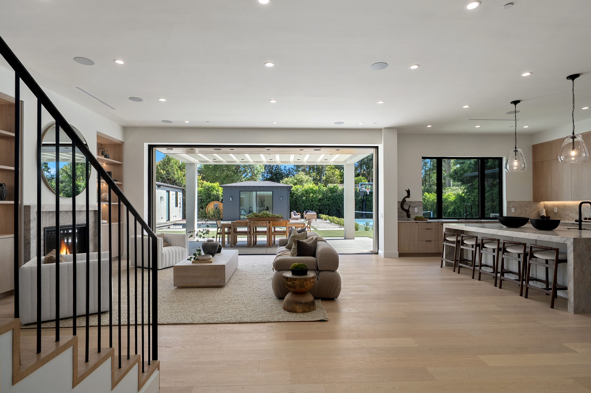 23416 Califa Street-37