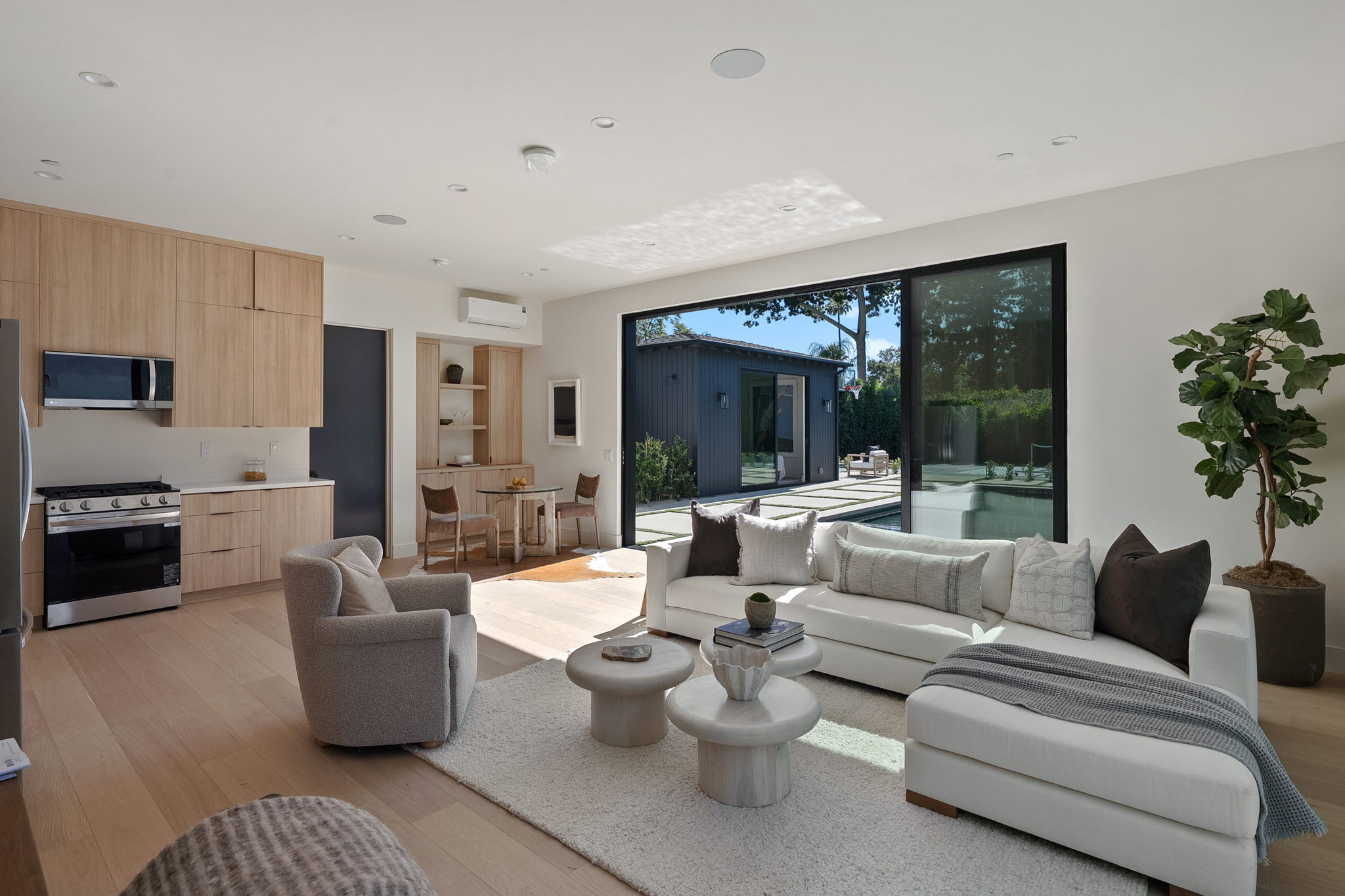 23416 Califa Street-91