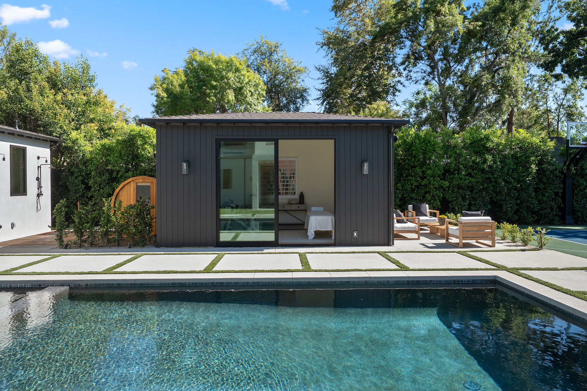 23416 Califa Street-101
