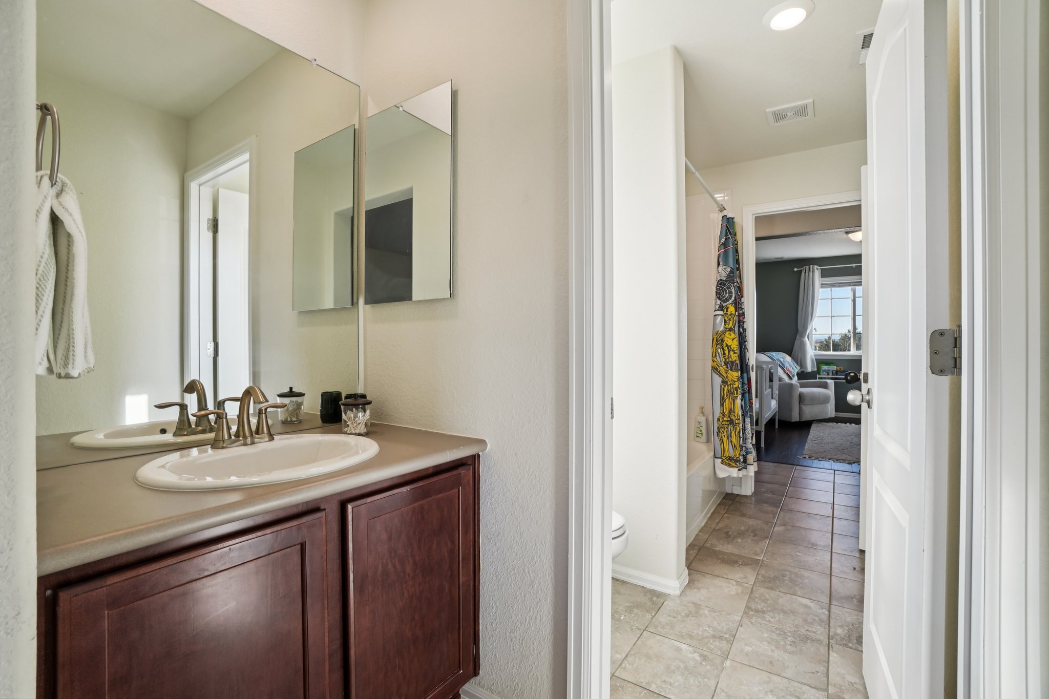 E 161st Ct-S1502-027.jpg