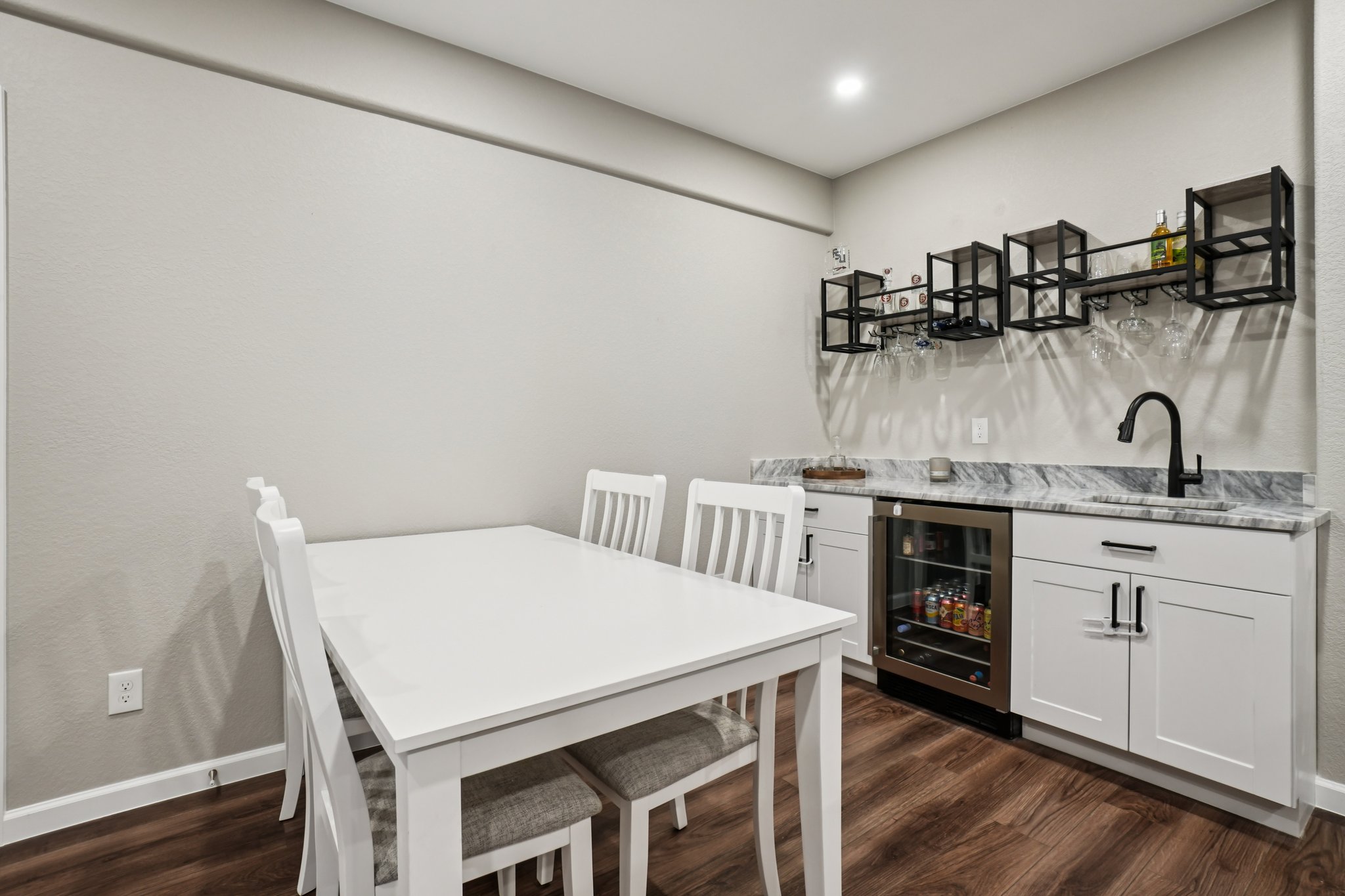 E 161st Ct-S1502-043.jpg