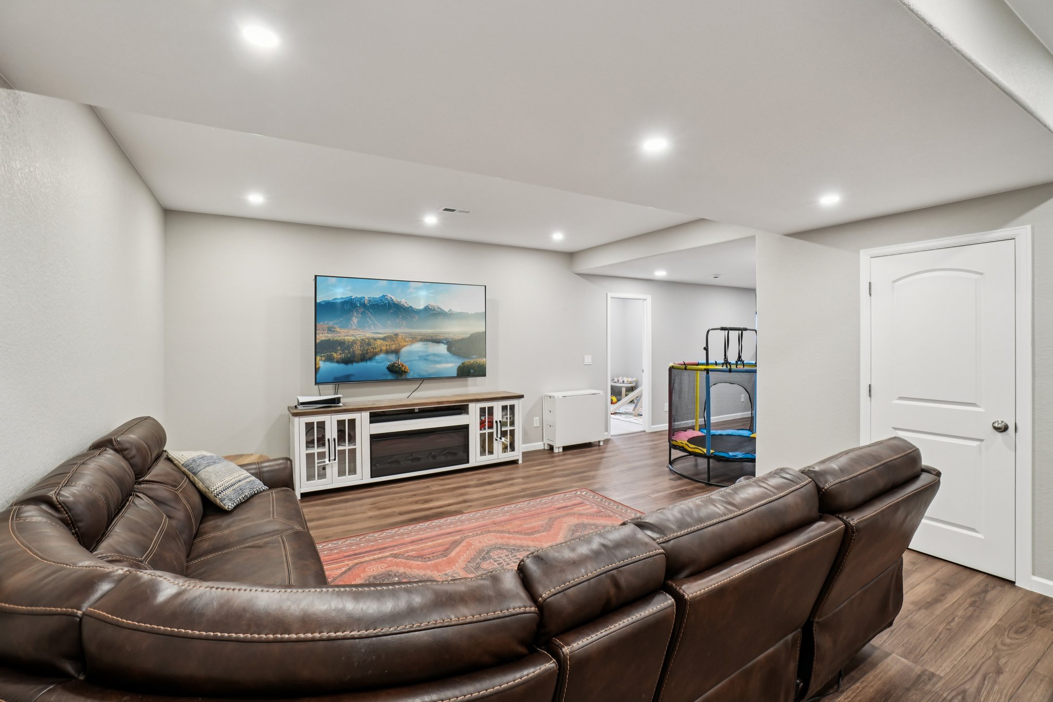 E 161st Ct-S1502-045.jpg