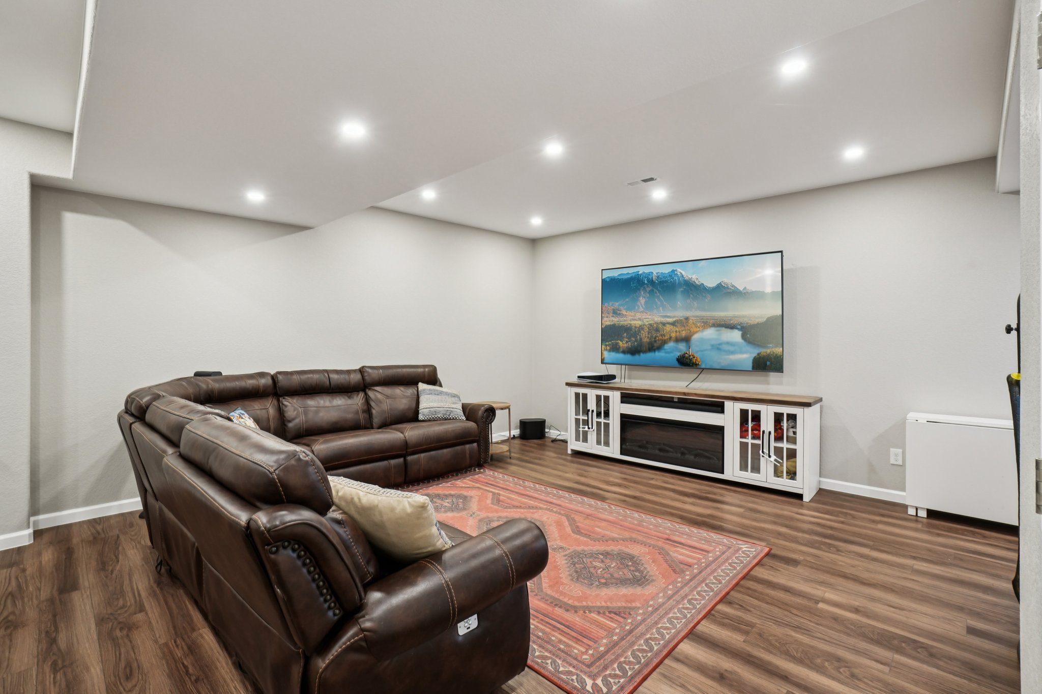 E 161st Ct-S1502-046.jpg