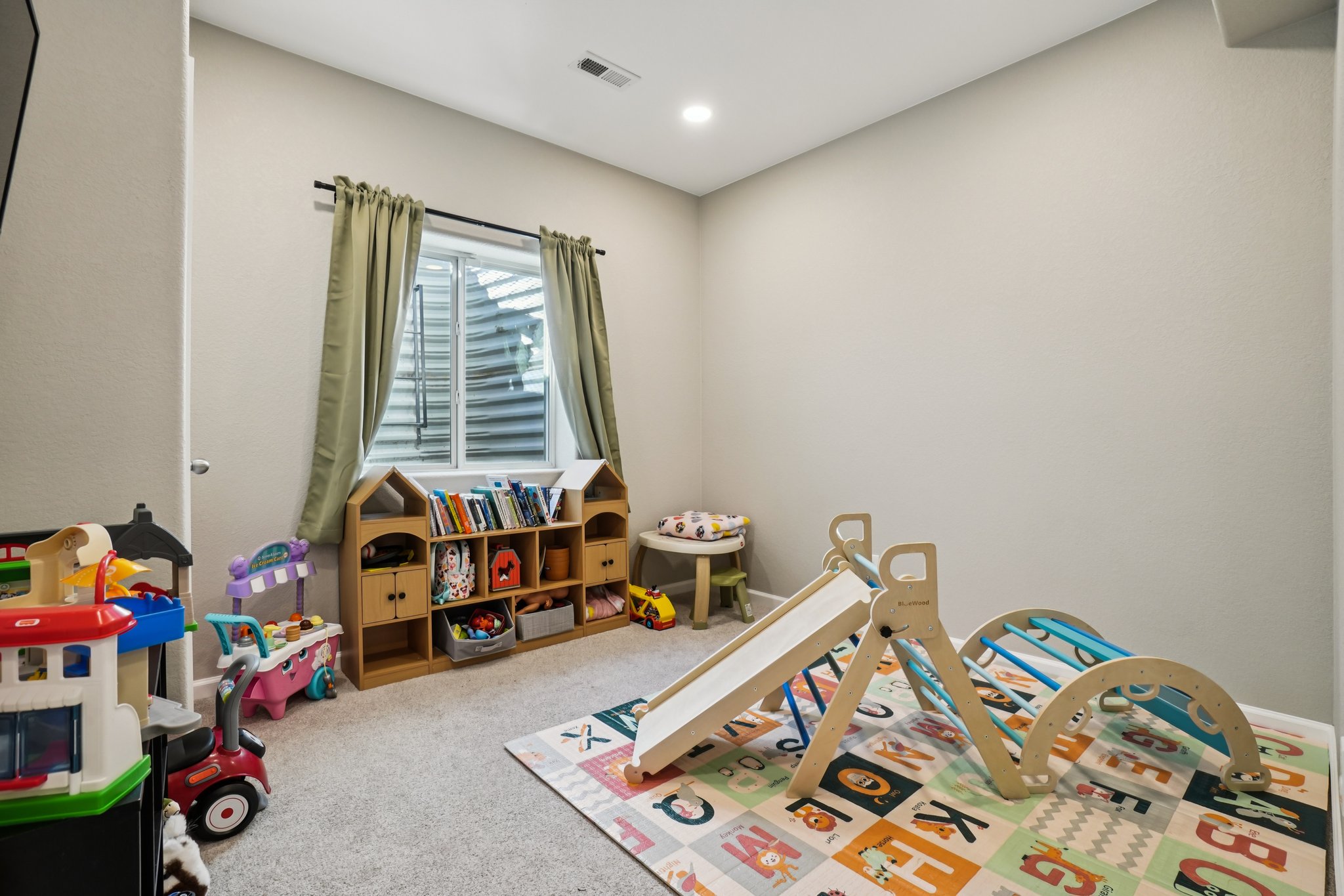 E 161st Ct-S1502-047.jpg