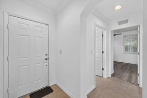 Foyer 2 of 2