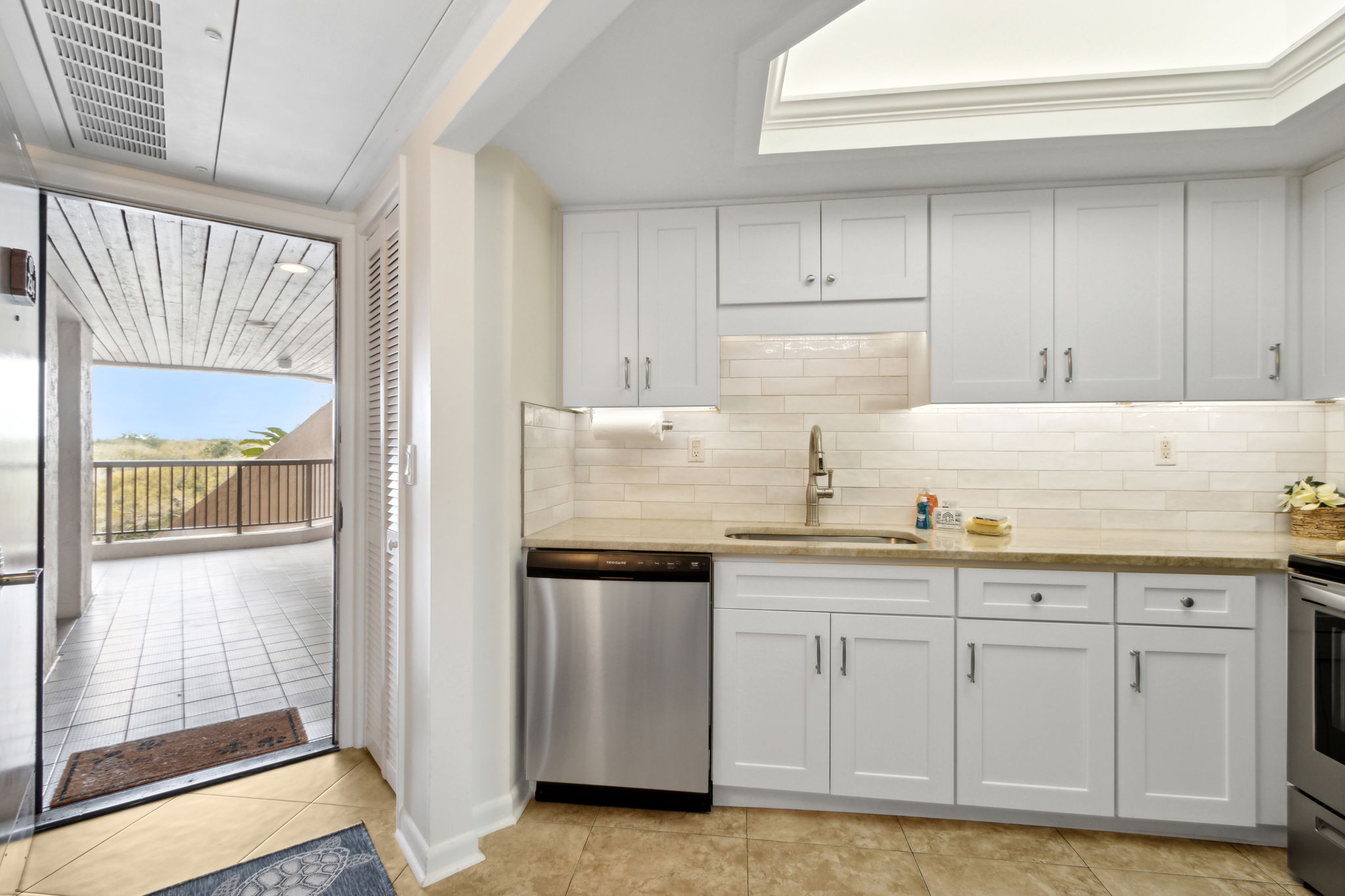 Foyer/Kitchen