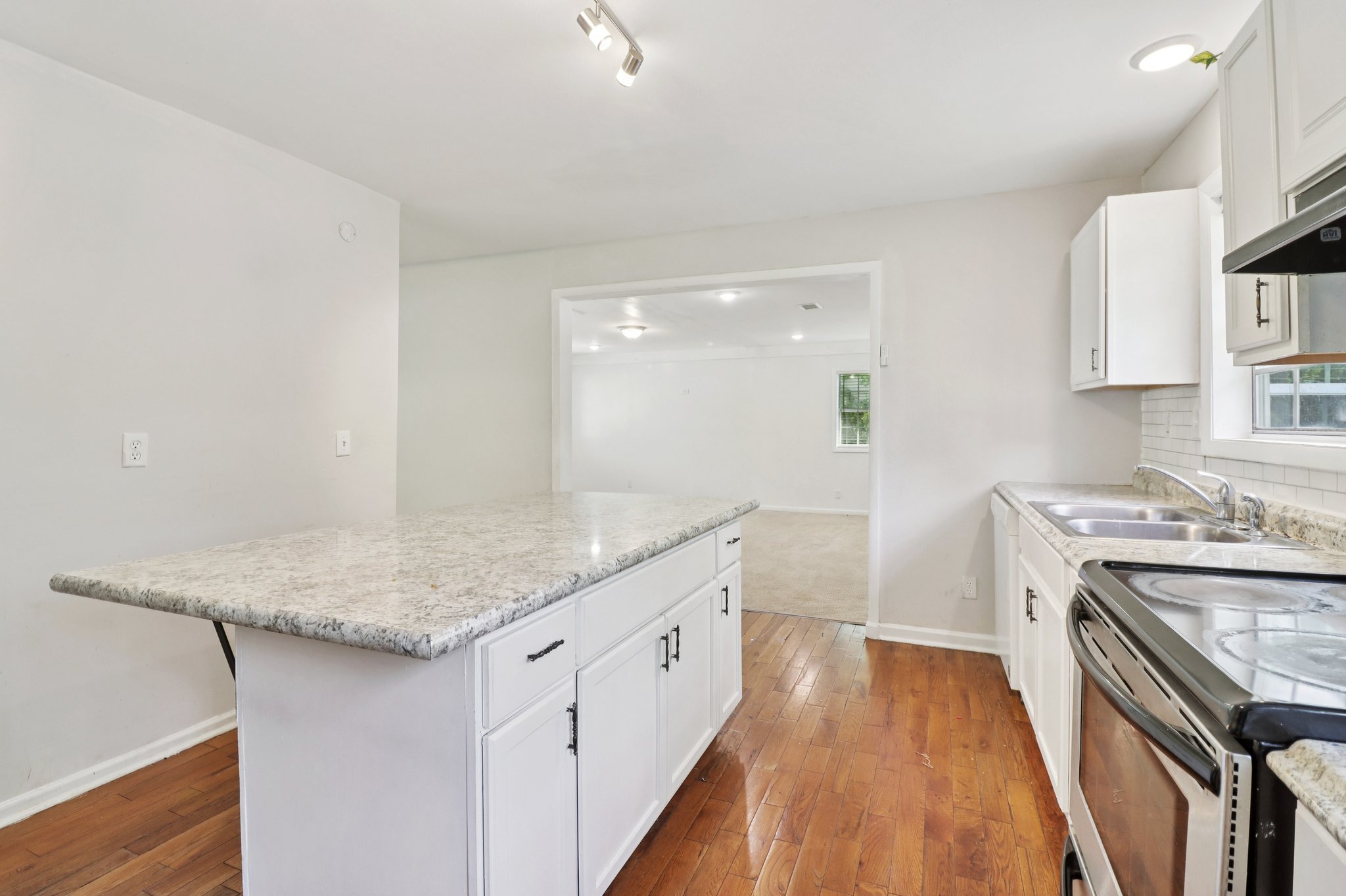 Chestnut Log Pl-S1504-026.jpg