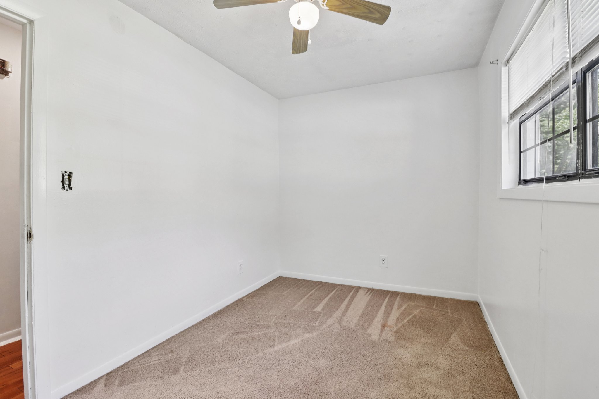 Chestnut Log Pl-S1504-028.jpg