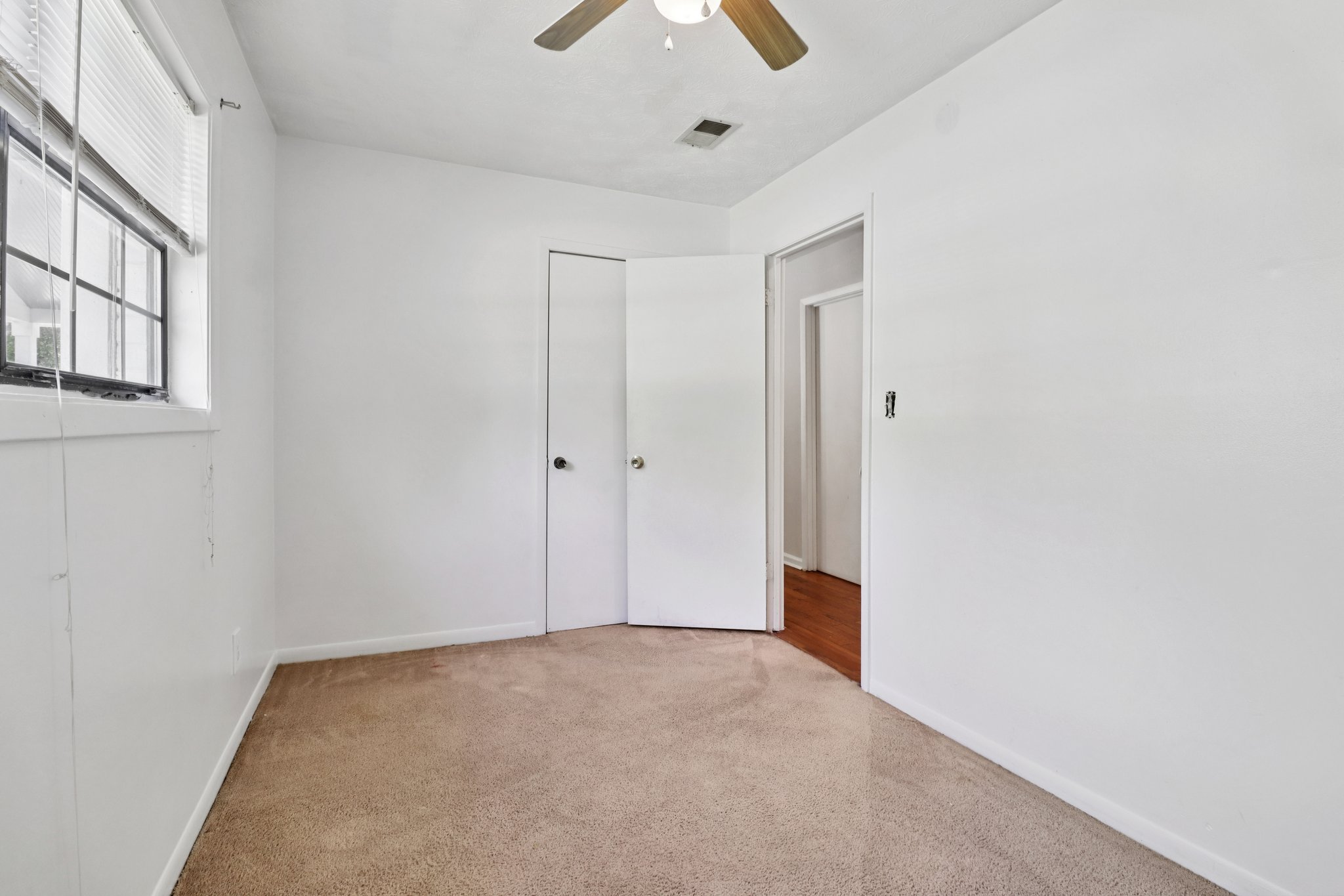 Chestnut Log Pl-S1504-029.jpg