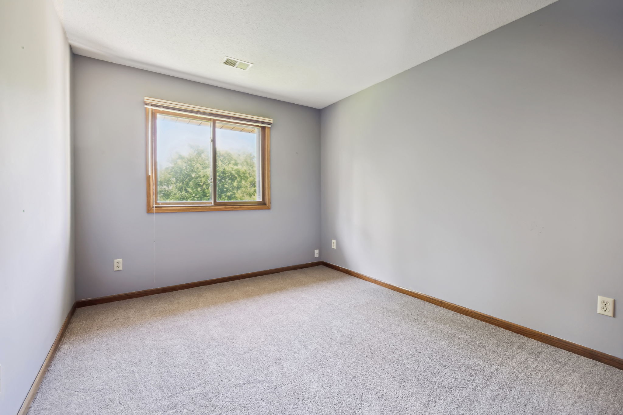 The  2nd bedroom has large double door closet