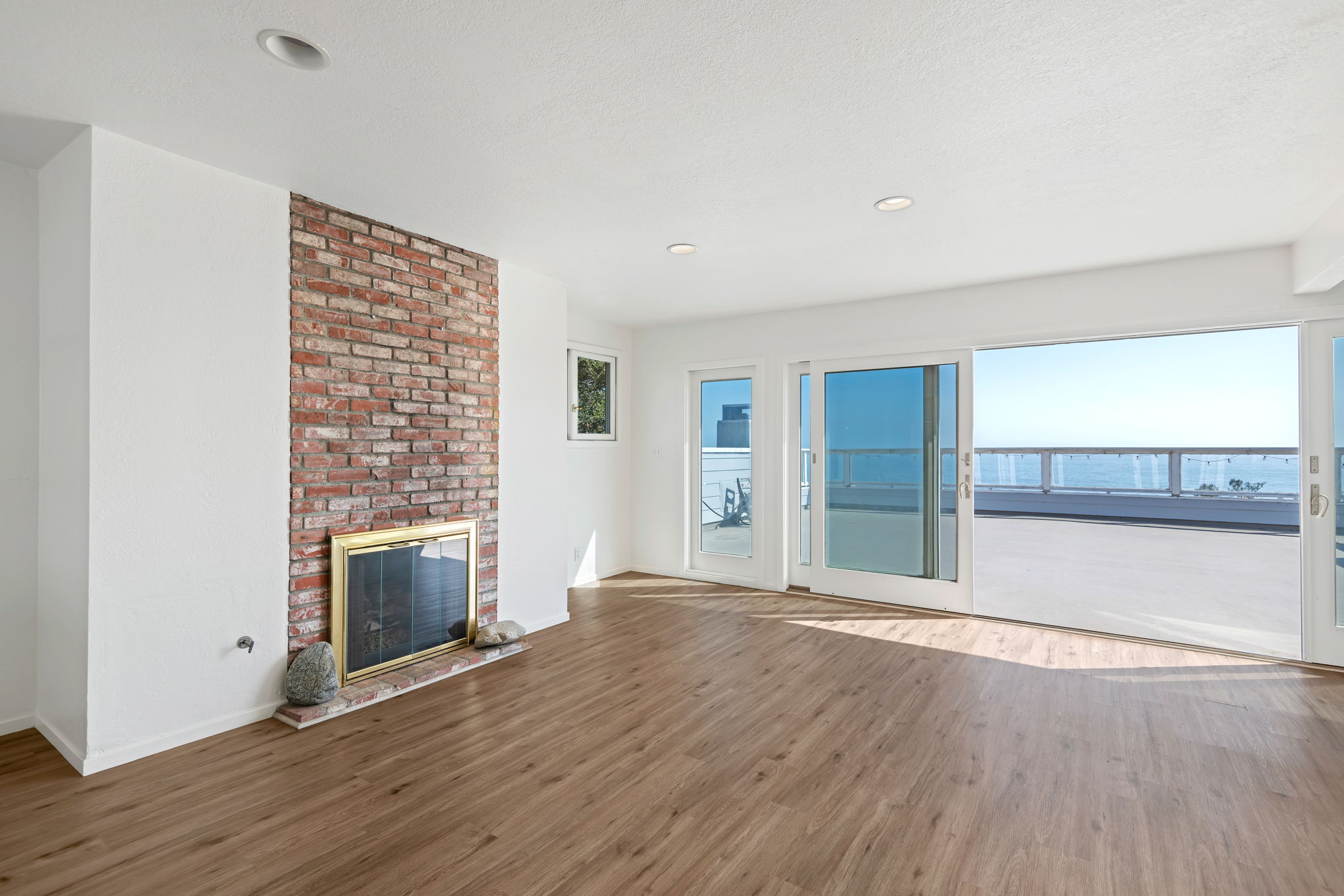 25-Unit B - Living Area