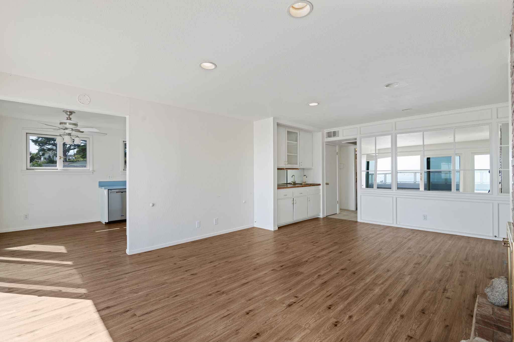 27-Unit B - Living Area