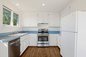 29-Unit B - Kitchen