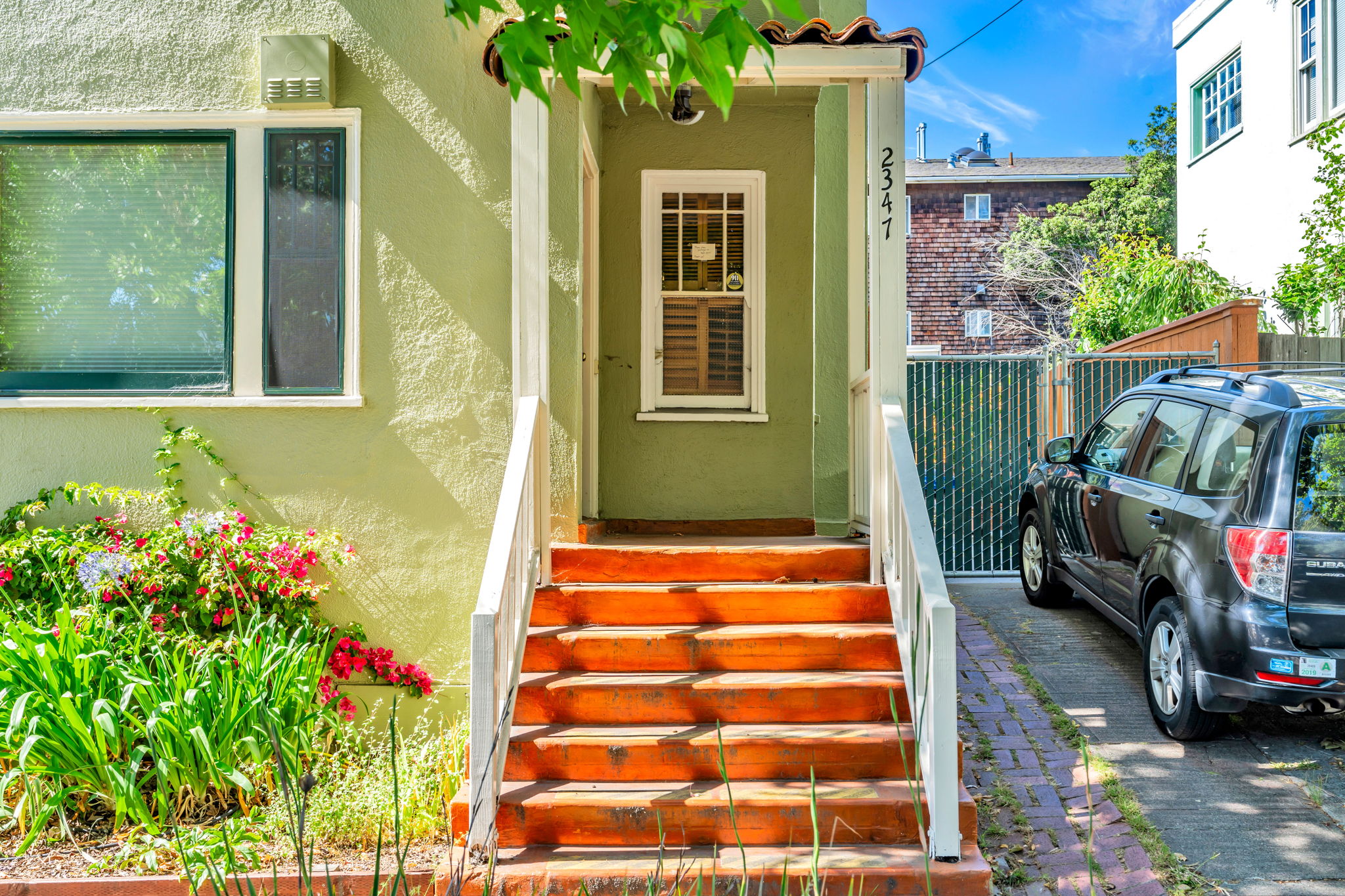 005_2347 Woolsey St