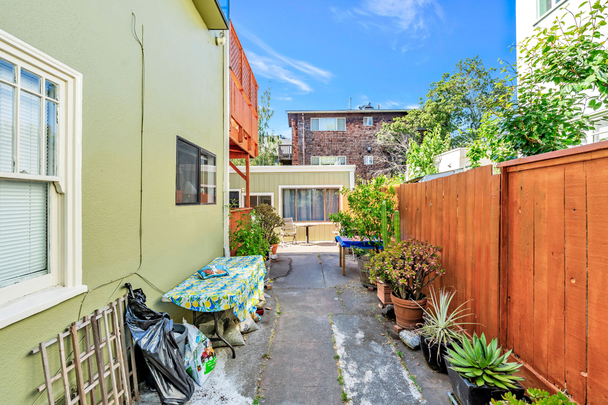 016_2347 Woolsey St