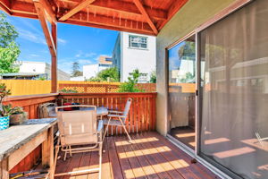 010_2347 Woolsey St