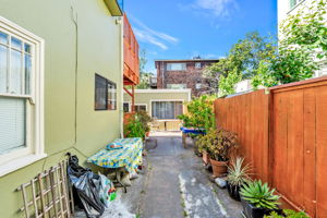 016_2347 Woolsey St
