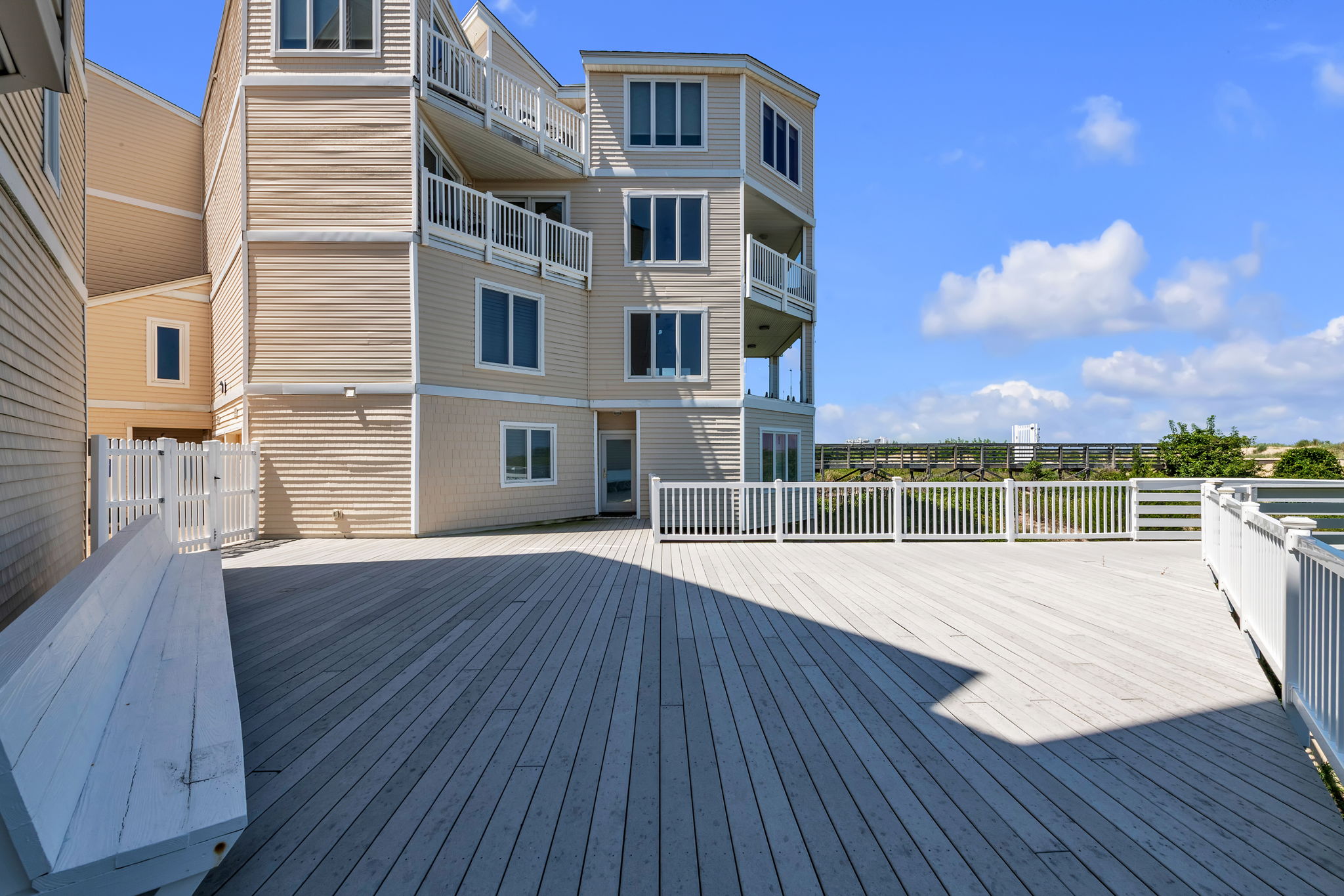 Private community bay access w/ deck, shower, and walkway