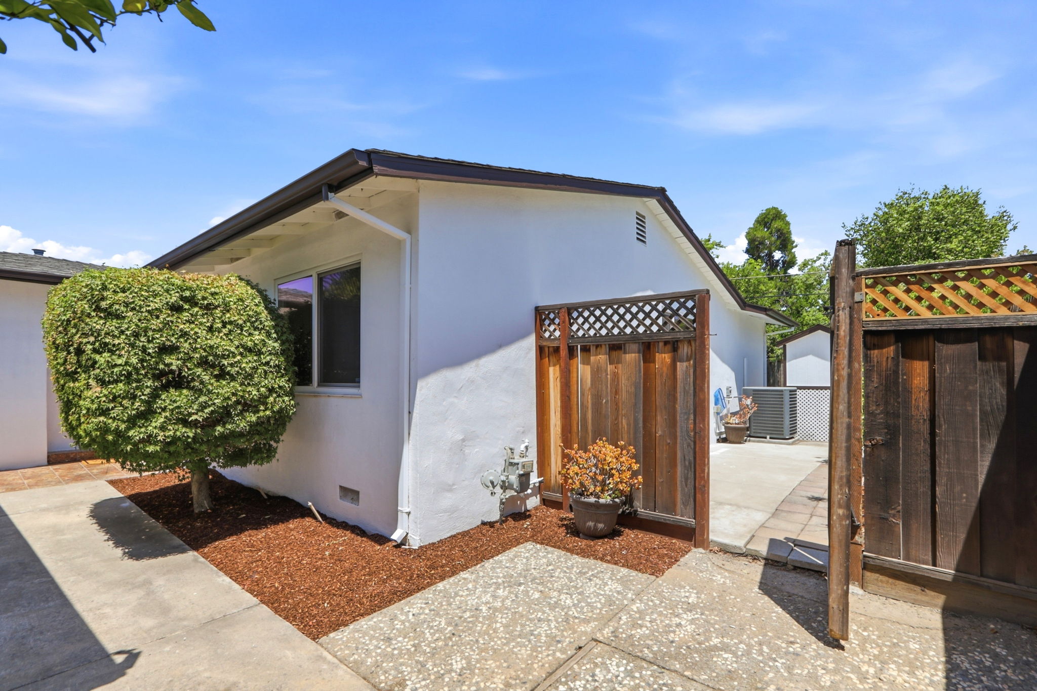 054_F8_2349 Carlton Ave
