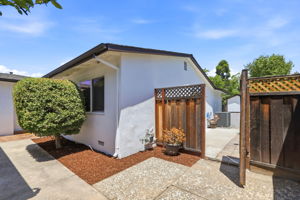 054_F8_2349 Carlton Ave