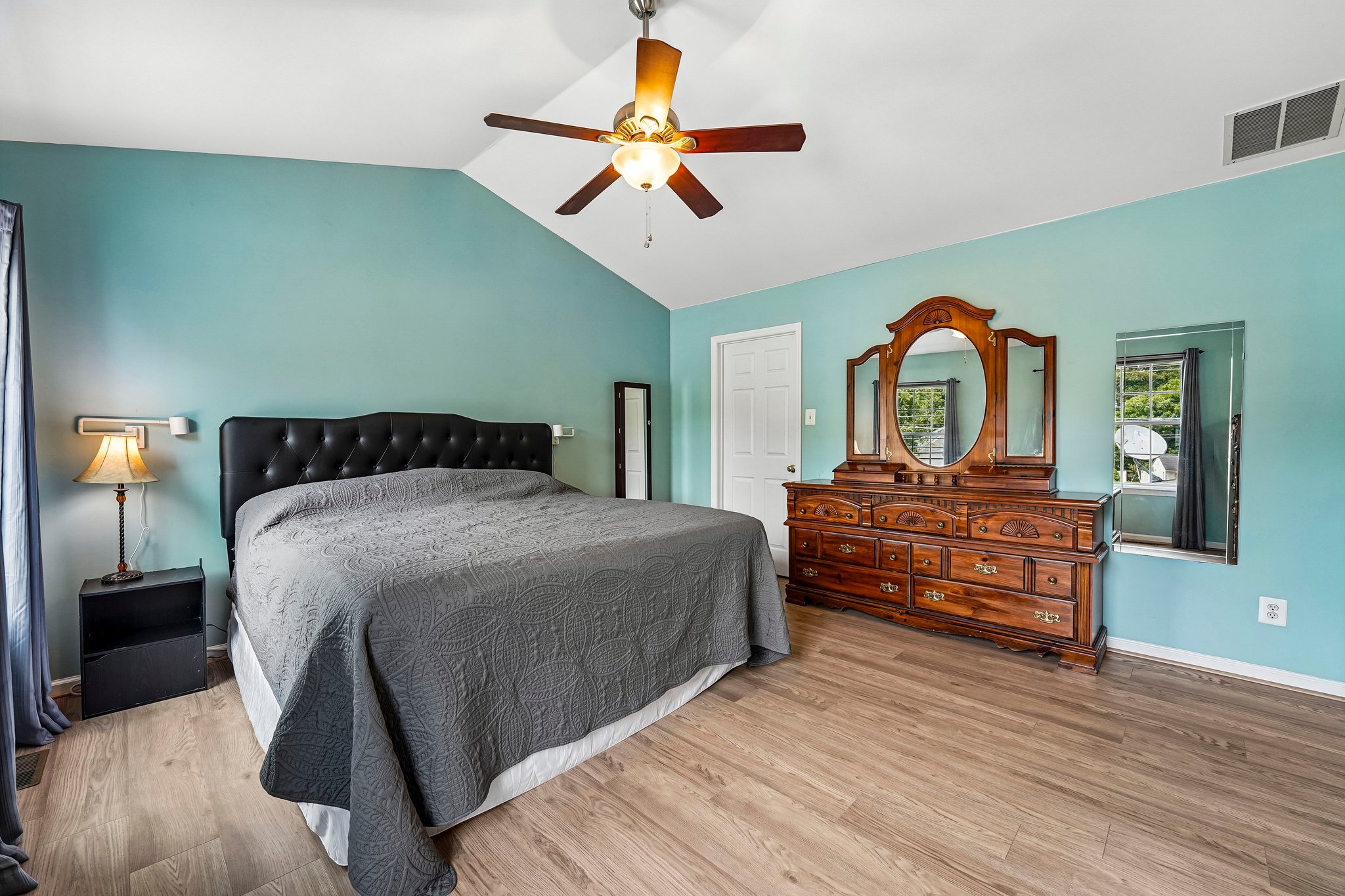 Abbey Ln-S1507-025.jpg