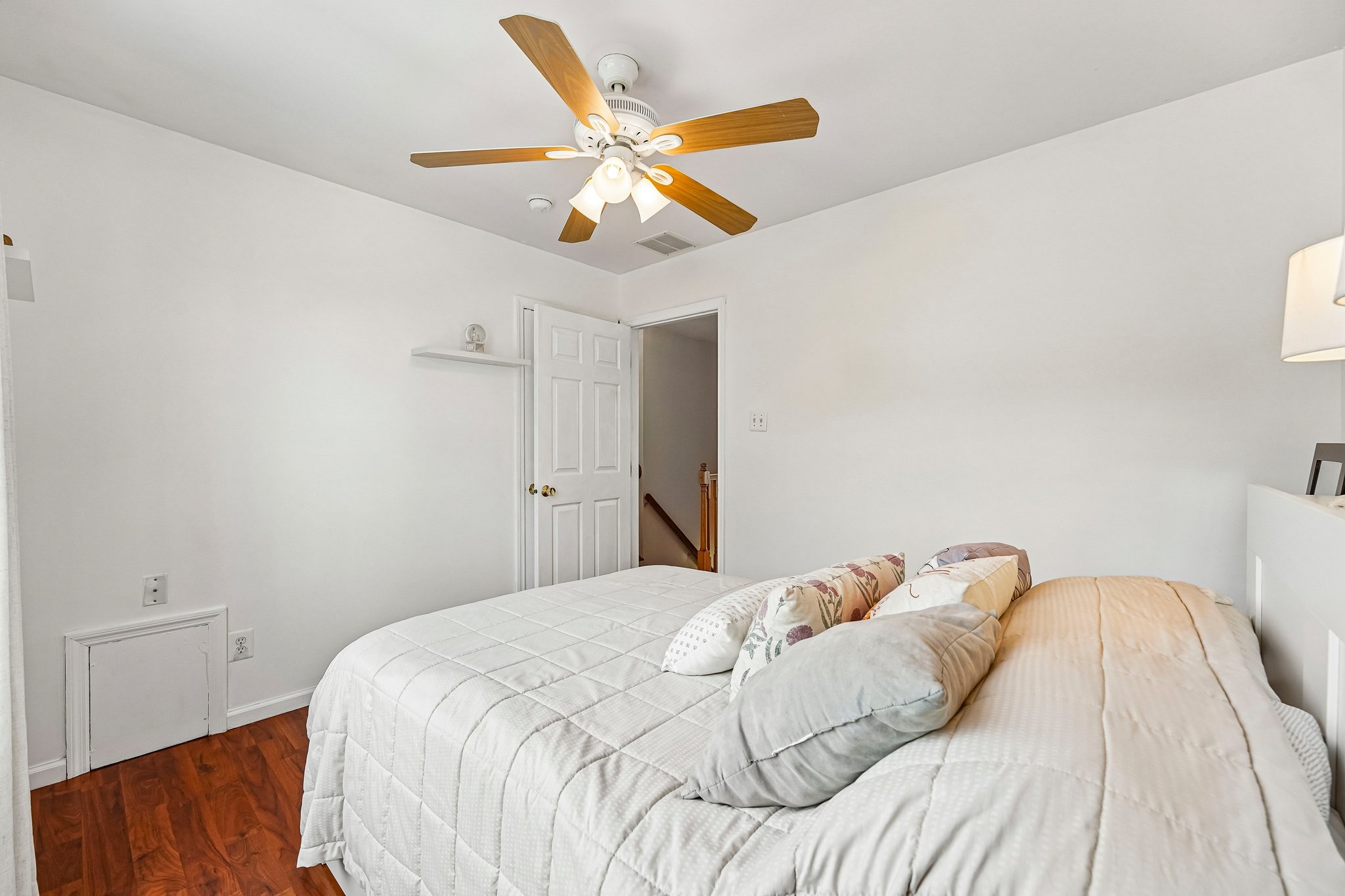 Abbey Ln-S1507-031.jpg