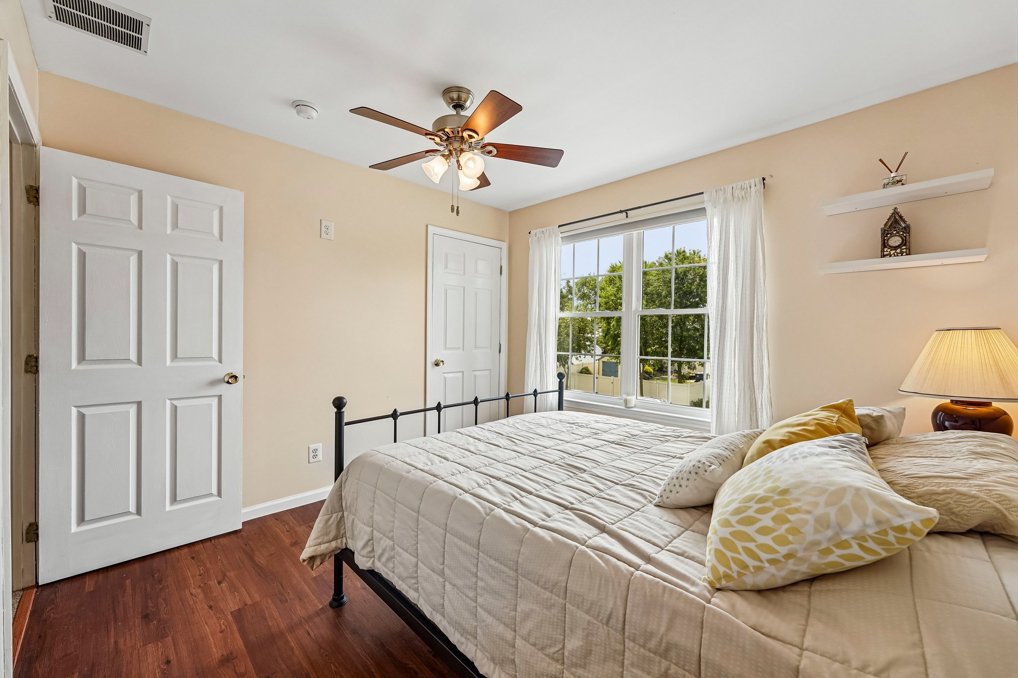 Abbey Ln-S1507-034.jpg