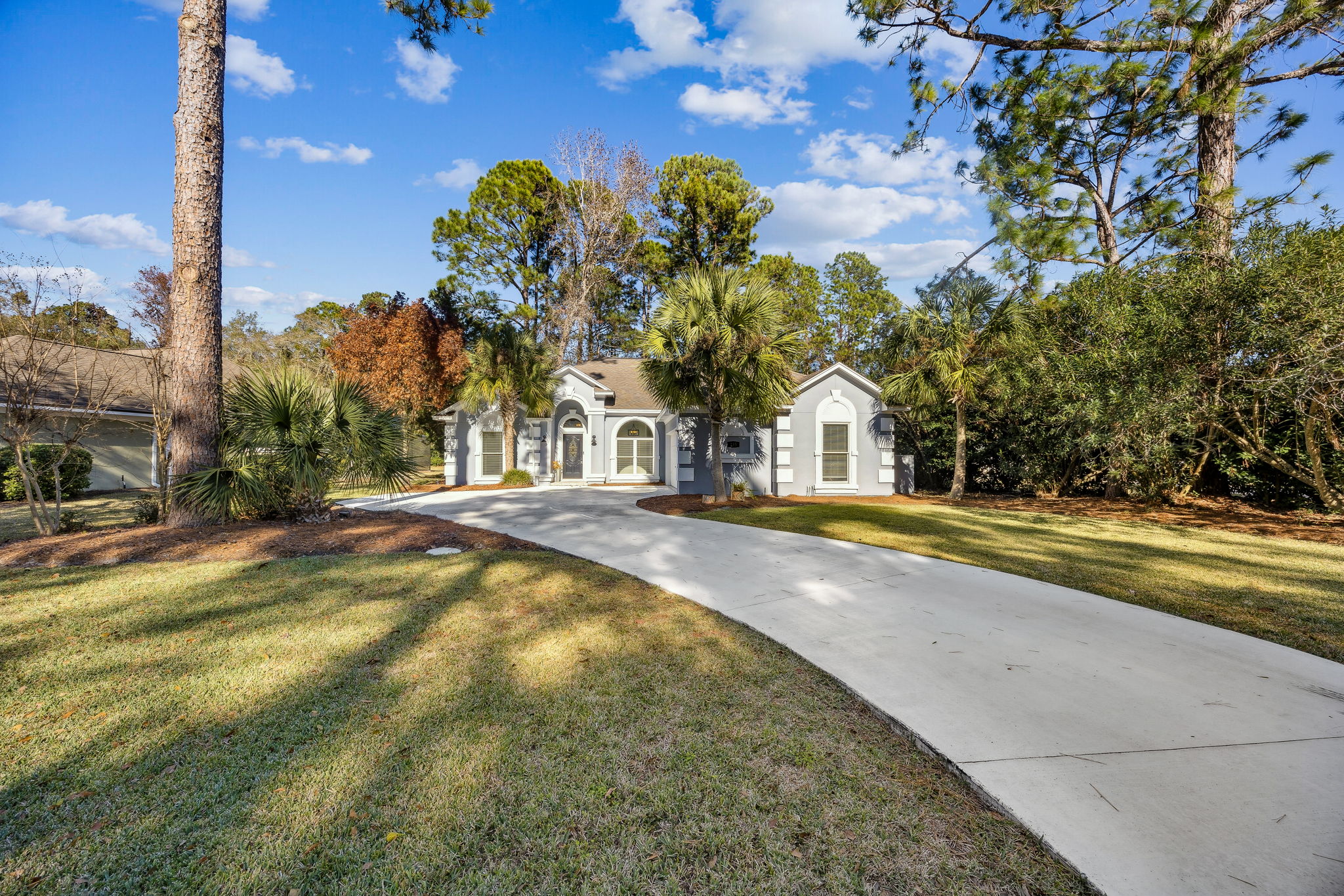 Welcome to 235 Cardinal Cir W