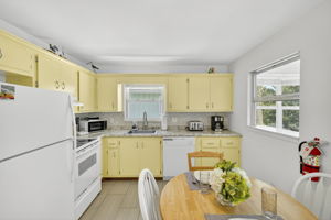 Cottage - Kitchen 2 of 3