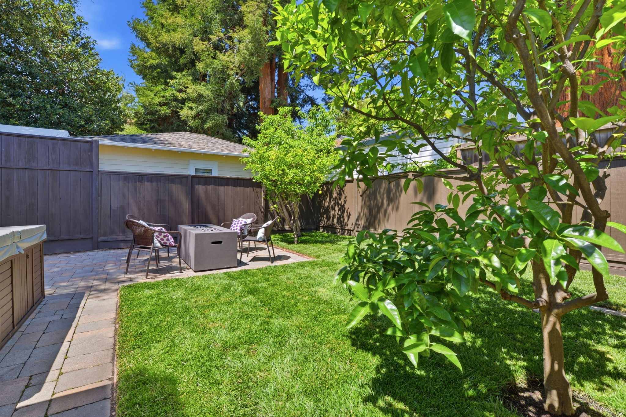 047_F8_235 Middlefield Rd
