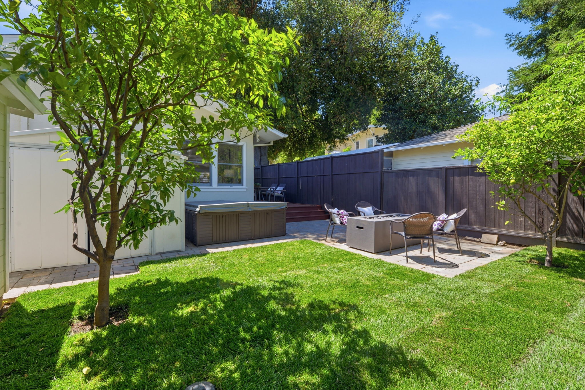 048_F8_235 Middlefield Rd