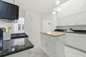015_F8_235 Middlefield Rd