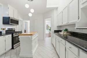019_F8_235 Middlefield Rd