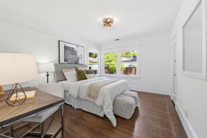 024_F8_235 Middlefield Rd