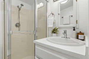 041_F8_235 Middlefield Rd