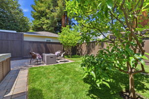 047_F8_235 Middlefield Rd