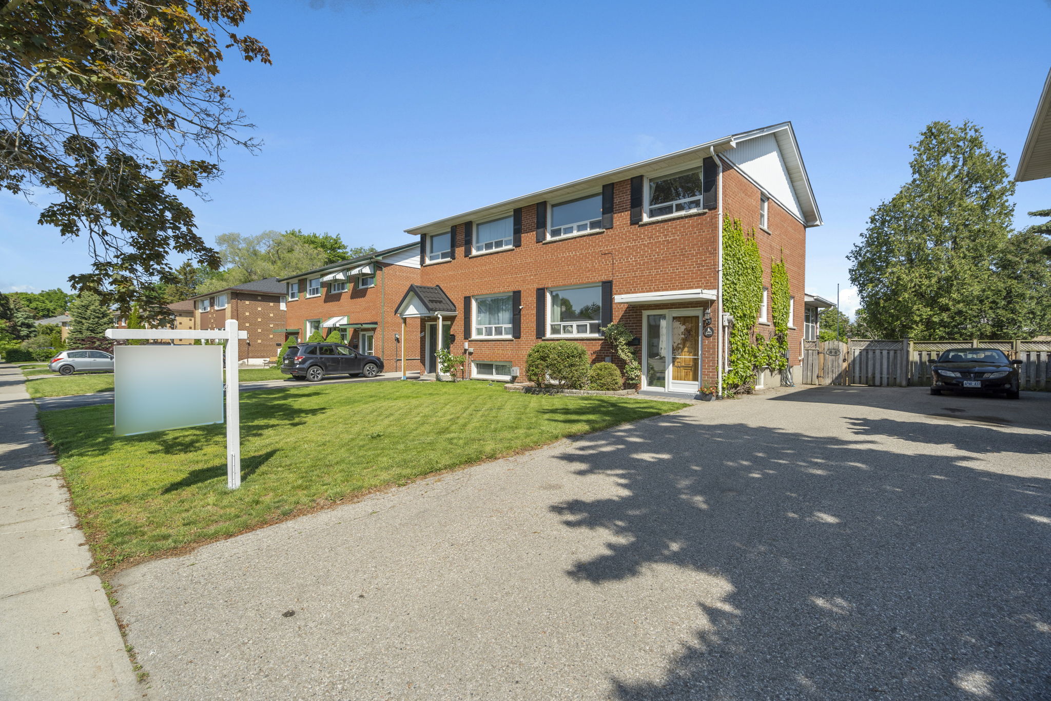 2350 Brookhurst Rd Mississauga, ON L5J 1R2