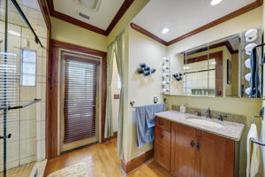 Burlington Ave N-033
