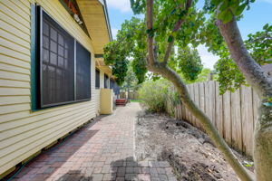Burlington Ave N-045