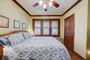 Burlington Ave N-032
