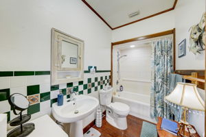 Burlington Ave N-028