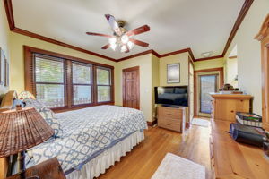 Burlington Ave N-029