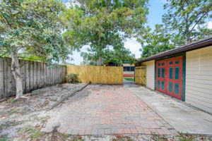 Burlington Ave N-051