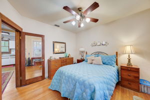 Burlington Ave N-037