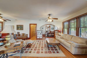 Burlington Ave N-015