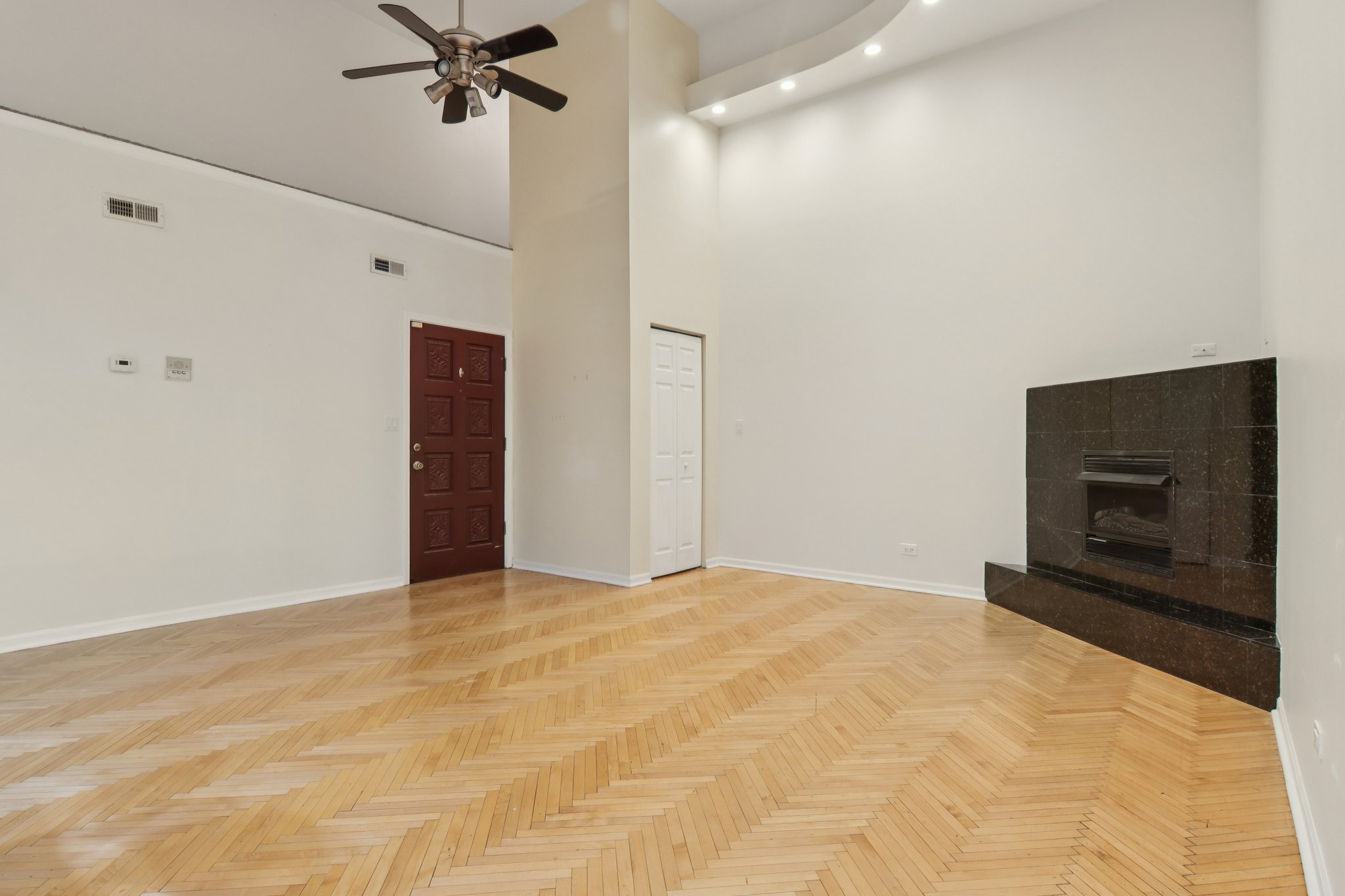 N Kedzie Blvd 1SC-S2810-003.jpg