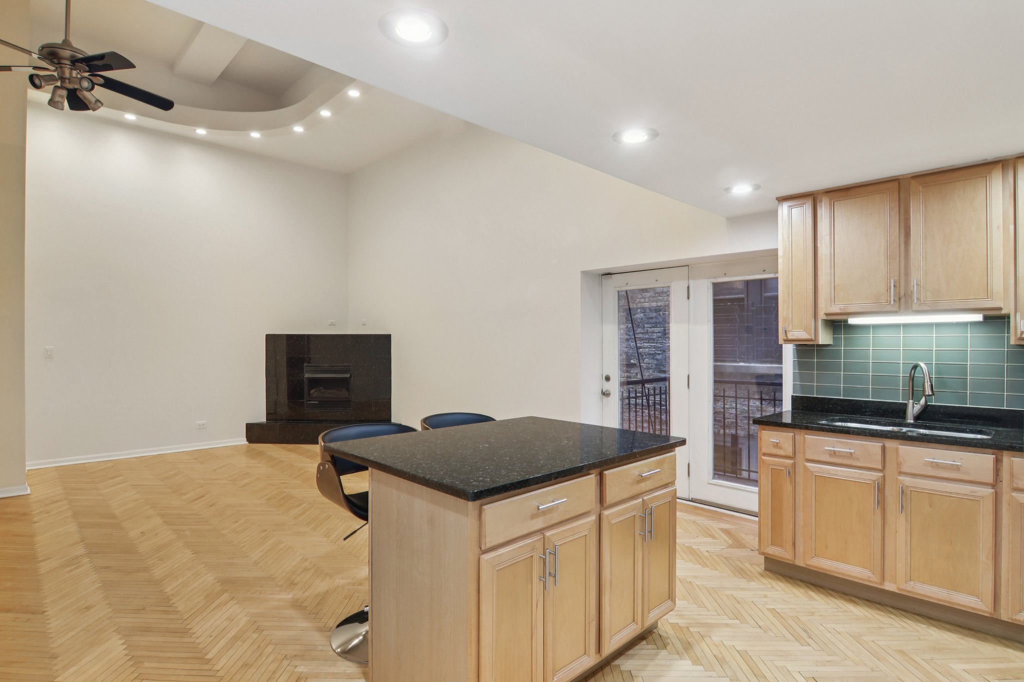 N Kedzie Blvd 1SC-S2810-006.jpg