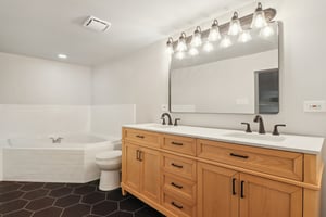 N Kedzie Blvd 1SC-S2810-020.jpg